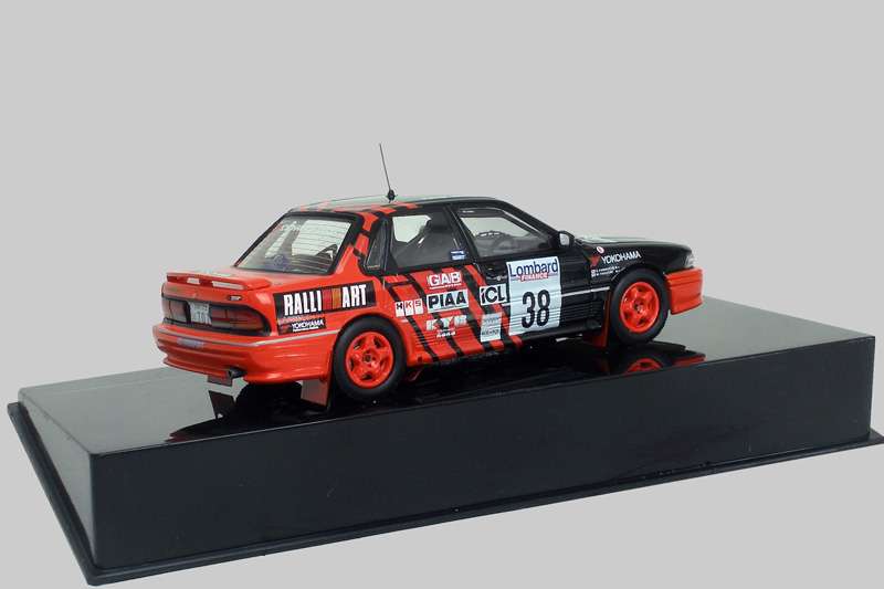 Paragon Mitsubishi Galant VR-4#9 S. Garcia - A. Ponce Rally El Corte Ingles (1995) 1/64 Diecast Model Car